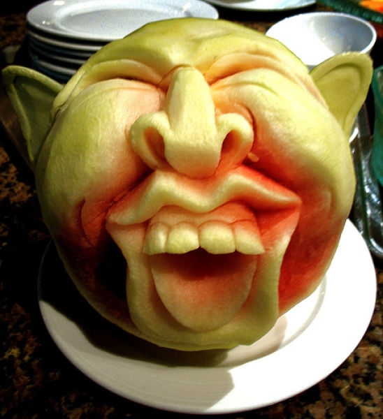 amazing-watermelon-carvings-640-13-15780-9449.jpg