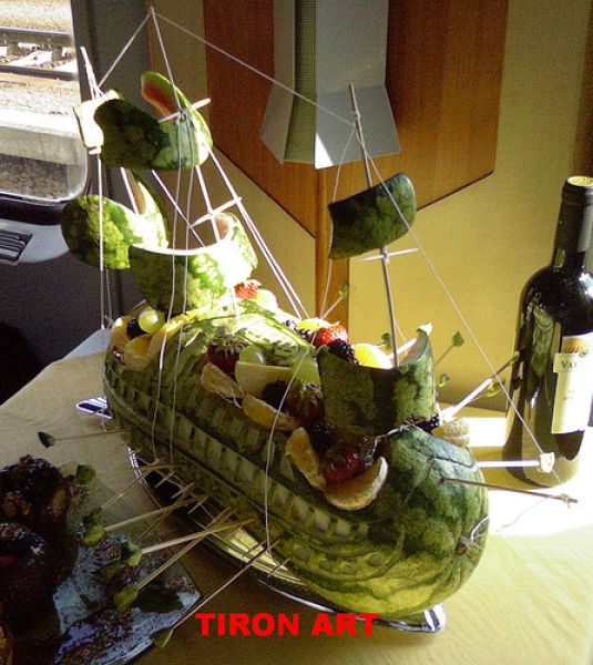 amazing-watermelon-carvings-640-23-15780-1057.jpg