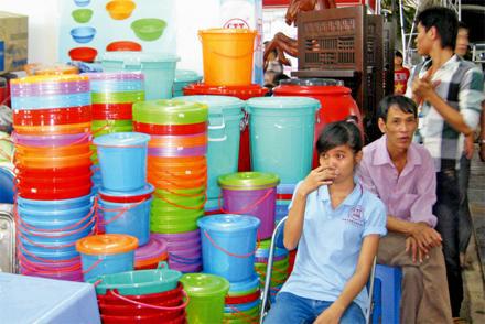 Nhiều công nhân, sinh viên ở lại đón Tết