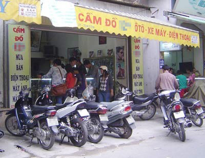 Cuối năm, sinh viên túng quá hóa “làm liều”