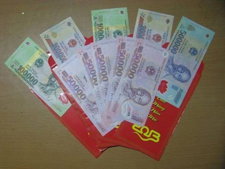 Tiệc tùng thâu đêm, sinh viên “cháy túi”
