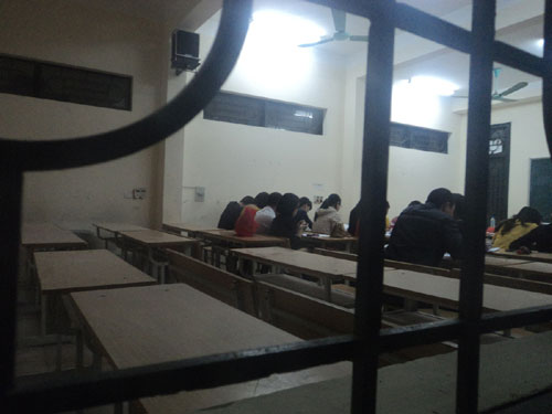 Thâm nhập dịch vụ học thuê: Sinh viên đi học… thạc sĩ