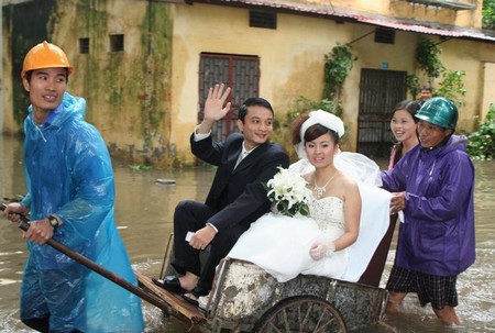KenhSinhVien.Net-dam-cuoi-loi-nuoc.jpg