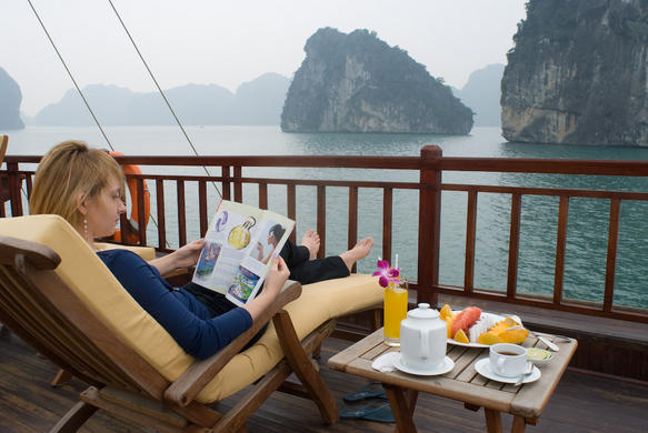 KenhSinhVien.Net-relax-on-halong-ba-galleryfull.jpg